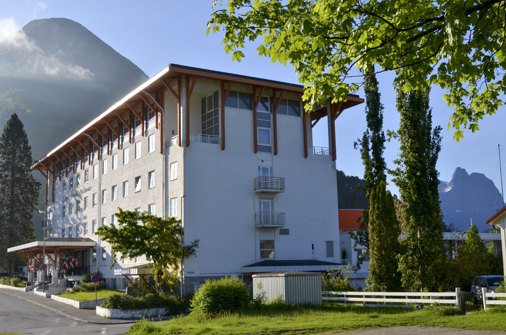 Hotell i Åndalsnes Grand Hotel eksteriør sommer
