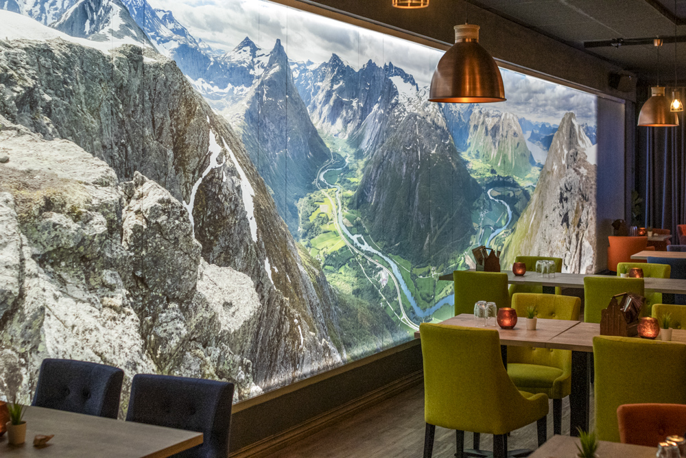 restaurant Grand Hotel Åndalsnes frokostsal kveld
